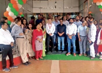 आयुक्त निधि निवेदिता के व्यवहार पर भड़के अधिकारी-कर्मचारी, बैठक से बाहर करने का आरोप, आधे दिन काम बंद कर जताया विरोध