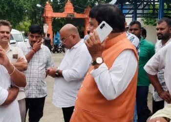 अंत्येष्टि में जा रहे थे भोपाल सांसद आलोक शर्मा, 2 घंटे जाम में फंसे; फोन कर कलेक्टर-सीपी को मौके पर बुलाया