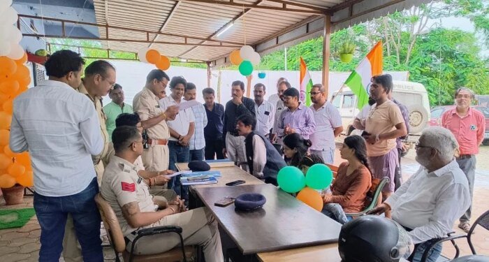 भोपाल में BJP विधायक की तिरंगा यात्रा पर बवाल; बिना हेलमेट और स्टंटबाजी के आरोप, कटारा हिल्स थाने में कांग्रेस का प्रदर्शन