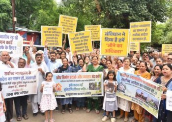 आवासीय कॉलोनियों में अवैध व्यवसाय पर भड़के भोपालवासी, नेताओं को चुनाव में सबक सिखाने की चेतावनी