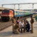 मैसूर-जयपुर एक्सप्रेस में हादसा, दरवाजे से गिरा यात्री; ट्रेन मैनेजर की सूझबूझ से बची जान