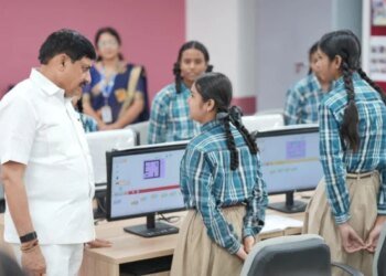 MP में खुलेंगे 750 नए मॉडल स्कूल! तस्वीरों में देखें भोपाल के सांदीपनि विद्यालय पहुंचे CM मोहन यादव का ‘शिक्षक’ अवतार