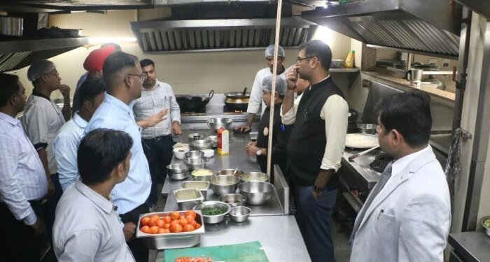 ‘3 दिन में हटाएं प्रतिबंधित भट्ठियां, वरना होगी तालाबंदी’: भोपाल में मोबाइल कोर्ट का बड़ा एक्शन, लगाया 91 हजार का जुर्माना