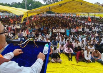आउटसोर्स बिजली कर्मियों का भोपाल में प्रदर्शन: सरकार को अल्टीमेटम – ’26 अक्टूबर को 2 लाख कर्मचारी करेंगे मंत्रालय घेराव’