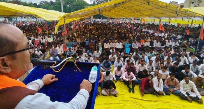 आउटसोर्स बिजली कर्मियों का भोपाल में प्रदर्शन: सरकार को अल्टीमेटम – ’26 अक्टूबर को 2 लाख कर्मचारी करेंगे मंत्रालय घेराव’