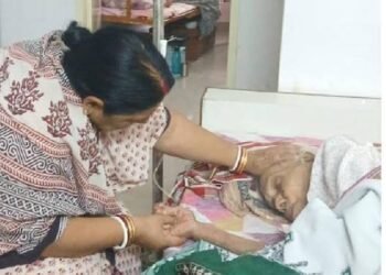 वृद्धाश्रम में रखा रहा पिता का शव, बच्चे नहीं पहुंचे:मैनेजमेंट ने बुलाया तो कहा- आप अंतिम संस्कार कर दो, डेथ सर्टिफिकेट भिजवा देना