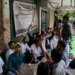 भोपाल में नर्सिंग छात्रों का प्रदर्शन उग्र; डिप्टी रजिस्ट्रार पर फेंकी स्याही, हवा में उड़ाए नकली नोट