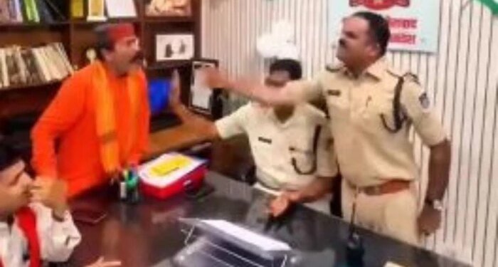 ‘आरिफ मसूद के इशारे पर करते हो काम…’ भोपाल के थाने में ACP के सामने ही भिड़े TI और हिंदू नेता, वीडियो वायरल