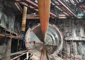 मेट्रो के लिए जमीन के अंदर 260 मीटर सुरंग बनाई:दोनों टीबीएम एकसाथ चल रही