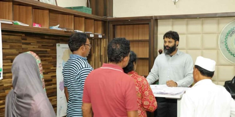 कलेक्टर रोहित व्यास ने जनदर्शन में सुनी आमजन की समस्याएं