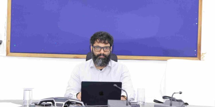कलेक्टर ने सिकल सेल के दो साल के कार्यों की समीक्षा, मरीजों को बेहतर इलाज की सुविधा उपलब्ध कराने के निर्देश