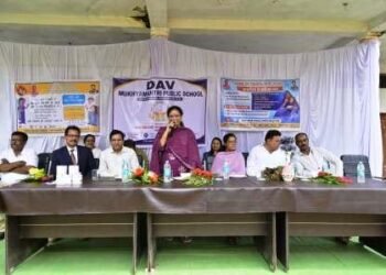 विधायक उसेंडी ने बच्चों को एल्बेंडाजोल की गोली खिलाकर किया राष्ट्रीय कृमि मुक्ति दिवस का शुभारंभ