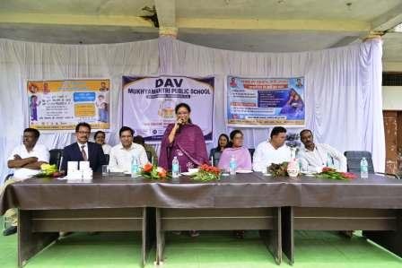 विधायक उसेंडी ने बच्चों को एल्बेंडाजोल की गोली खिलाकर किया राष्ट्रीय कृमि मुक्ति दिवस का शुभारंभ