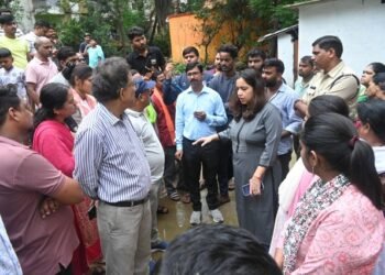 निगम आयुक्त ने किया विभिन्न क्षेत्रों का निरिक्षण, सुविधाओं का लिया जायजा