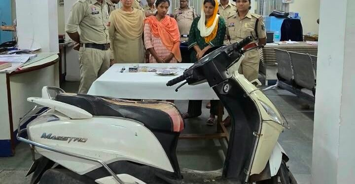 त्योहारी भीड़ में ‘गले’ पर नजर, दो महिला चोर गिरफ्तार