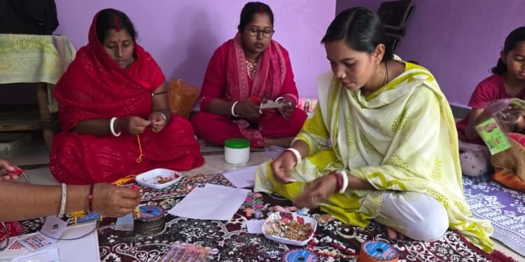 बिहान से कम लागत में राखी निर्माण को मिला नया आयाम