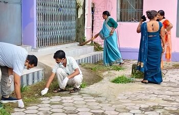 जनपद पंचायत सूरजपुर परिसर में हुआ स्वच्छता श्रमदान का आयोजन