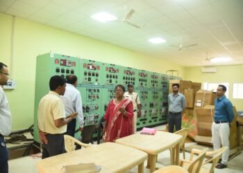 कलेक्टर ने जामगांव में निर्माणाधीन विद्युत उपकेंद्र का किया निरीक्षण
