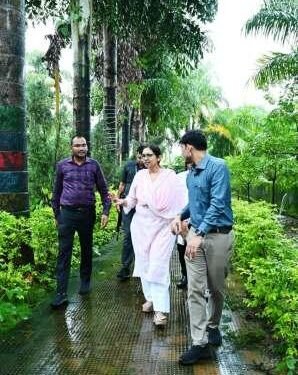 ’कलेक्टर शहर के प्रसिद्ध इंदिरा पार्क पहुंचकर साफ-सफाई और नागरिक सुविधाओं का लिया जायजा