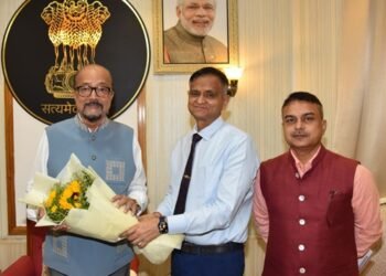 राज्यपाल रमेन डेका से एम्स के कार्यपालक निदेशक ने की सौजन्य मुलाक़ात