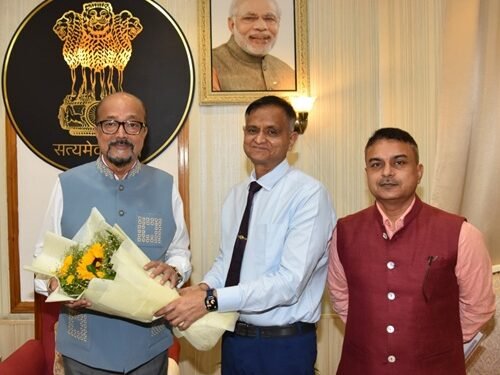 राज्यपाल रमेन डेका से एम्स के कार्यपालक निदेशक ने की सौजन्य मुलाक़ात