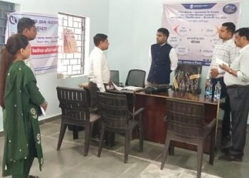 कलेक्टर ने ग्राम सुंदरा पटवारी कार्यालय का किया आकस्मिक निरीक्षण