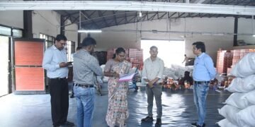 कलेक्टर ने कॉटन गद्दा निर्माण इकाई की स्थापना के लिए प्रशिक्षण कार्य का किया निरीक्षण