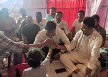 बालपुर में भूखहड़ताल खत्म, तहसीलदार ने दिया सड़क-स्कूल मरम्मत का आश्वासन