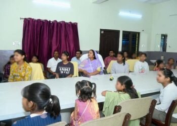 बालिका गृह की बेटियों के साथ मंत्री राजवाड़े ने सुनी ‘मन की बात’