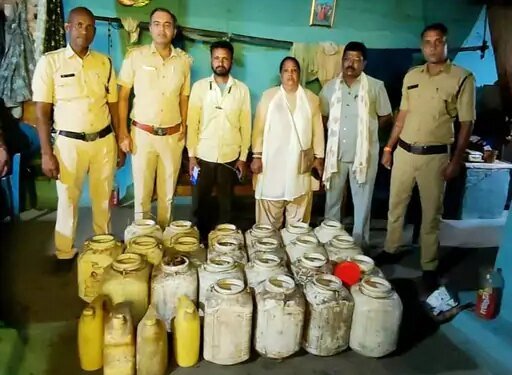 अंजोरीपाली में अवैध शराब पर आबकारी की दबिश:12 लीटर महुआ शराब और 345 किलो लाहन जब्त, एक आरोपी गिरफ्तार