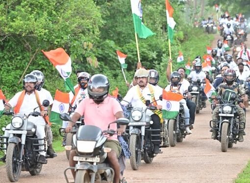 विजय शर्मा और केदार कश्यप के नेतृत्व में बारसूर पहुंची बाइक तिरंगा यात्रा