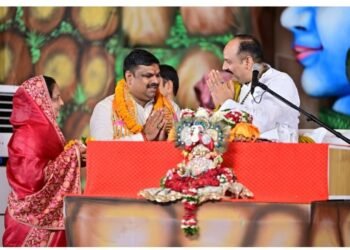 प्रदीप मिश्रा की कथा सुनने पहुंचे शिक्षा मंत्री गजेन्द्र यादव
