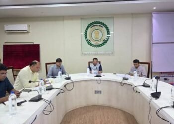 राशन-कार्ड में नाम सुधार में देरी पर 100 रुपए जुर्माना:तिल्दा सीएमओ पर कलेक्टर ने की कार्रवाई, टीएल बैठक में लंबित मामलों की समीक्षा