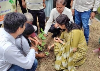 आयुष पॉलीक्लीनिक में पौधरोपण संपन्न