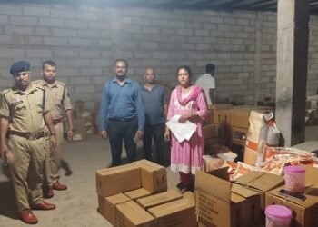 अवैध रुप से भण्डारित उर्वरकों/कीटनाशकों के चार गोदाम शील की गई