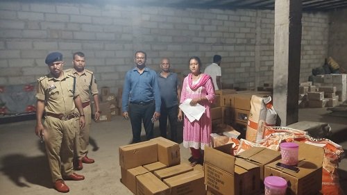 अवैध रुप से भण्डारित उर्वरकों/कीटनाशकों के चार गोदाम शील की गई