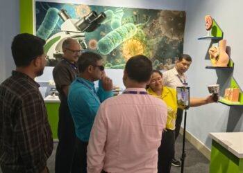 इसरो के वैज्ञानिकों ने किया दंतेवाड़ा विज्ञान केंद्र का भ्रमण