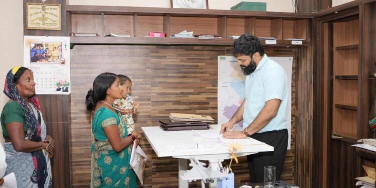 कलेक्टर व्यास ने जनदर्शन में सुनी आमजन की समस्याएं