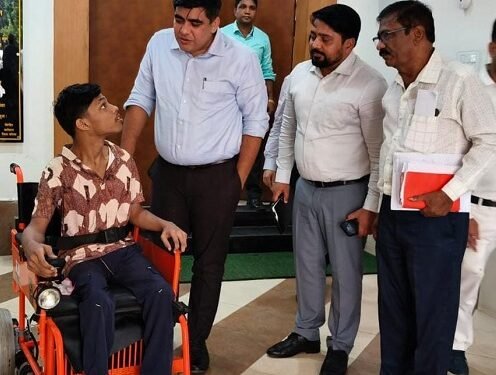 कलेक्टर की संवेदनशील पहल से दिव्यांग छात्र के सपनों को मिली नई उड़ान
