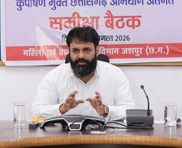 कलेक्टर ने महिला बाल विकास विभाग की ली समीक्षा बैठक