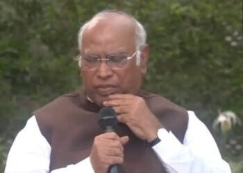 खड़गे बोले-सरकार की चोर दरवाजे से आरक्षण हटाने की साजिश