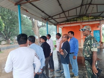 जिला पंचायत सीईओ अभिषेक कुमार ने विभिन्न ग्राम पंचायतों का किया औचक निरीक्षण