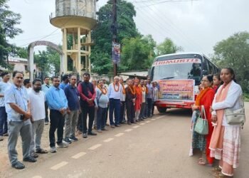 जशपुर से 204 श्रद्धालु प्रभु श्री रामलला दर्शन के लिए अयोध्या रवाना