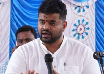 जेल में प्रज्वल रेवन्ना के फोन से 90 पोर्न-वीडियो मिले:नई FIR दर्ज; पूर्व प्रधानमंत्री का पोता रेप केस में उम्रकैद की सजा काट रहा