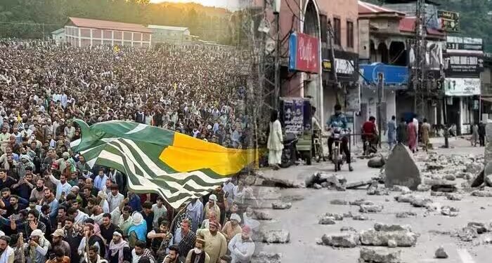 PoK में बेकाबू हुए हालात, पाकिस्तानी जवान को गोली मारी, क्या शहबाज सरकार का कंट्रोल खत्म?