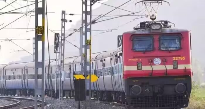 करोड़ों का बजट फिर भी ट्रेनों में गंदगी, बदबूदार टॉयलेट से यात्री परेशान, CAG रिपोर्ट में बड़ा खुलासा