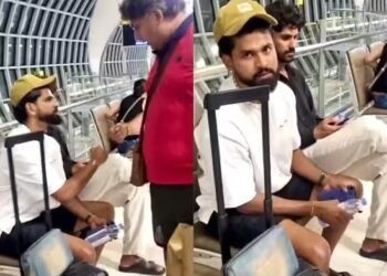एयरपोर्ट पर आम आदमी की तरह बैठे थे श्रेयस अय्यर, सेल्फी के चक्कर में फैन ने ये क्या कर दिया