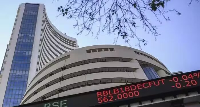 सेंसेक्स में 100 अंकों से अधिक का उछाल, कोटक महिंद्रा बैंक और इटरनल में सबसे ज्यादा तेजी