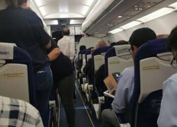 IGI एयरपोर्ट पर यात्री IndiGo की फ्लाइट में बैठे थे, पायलट फंस गया ट्रैफिक जाम में, फिर क्या हुआ