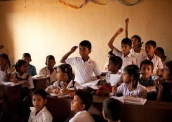 MP में स्कूली शिक्षा का संकट, 12वीं तक पहुंचते-पहुंचते बच्चे पढ़ाई से दूर, इंदौर का सबसे बुरा हाल